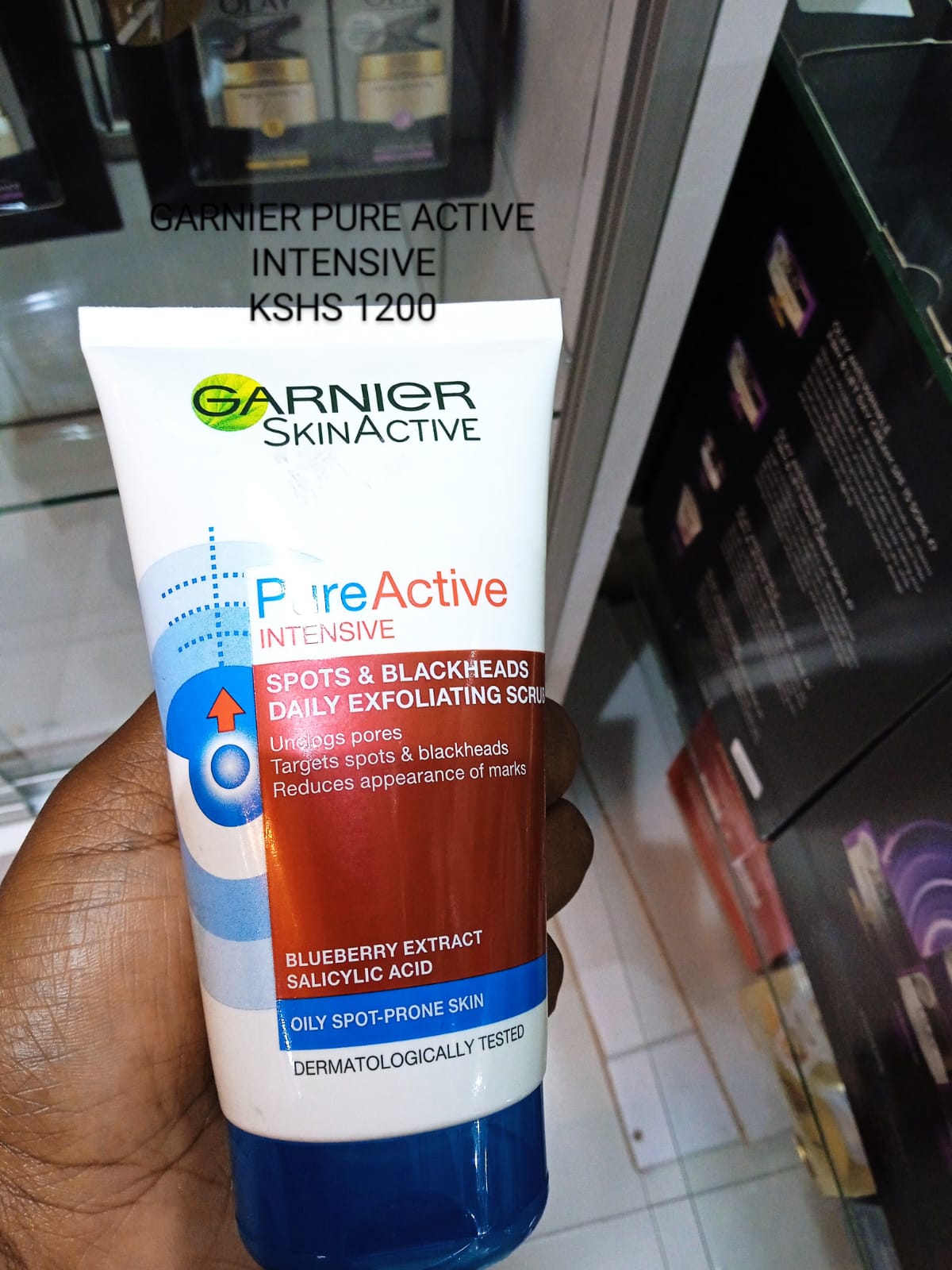Garnier SkinActive Pure Active Intensive – Spots & Blackheads Daily Exfoliating Scrub (Blueberry Extract + Salicylic Acid)