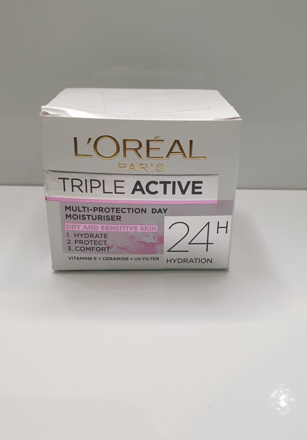 L’Oréal Paris Triple Active Multi-Protection Day Moisturiser – Dry & Sensitive Skin (50ml)
