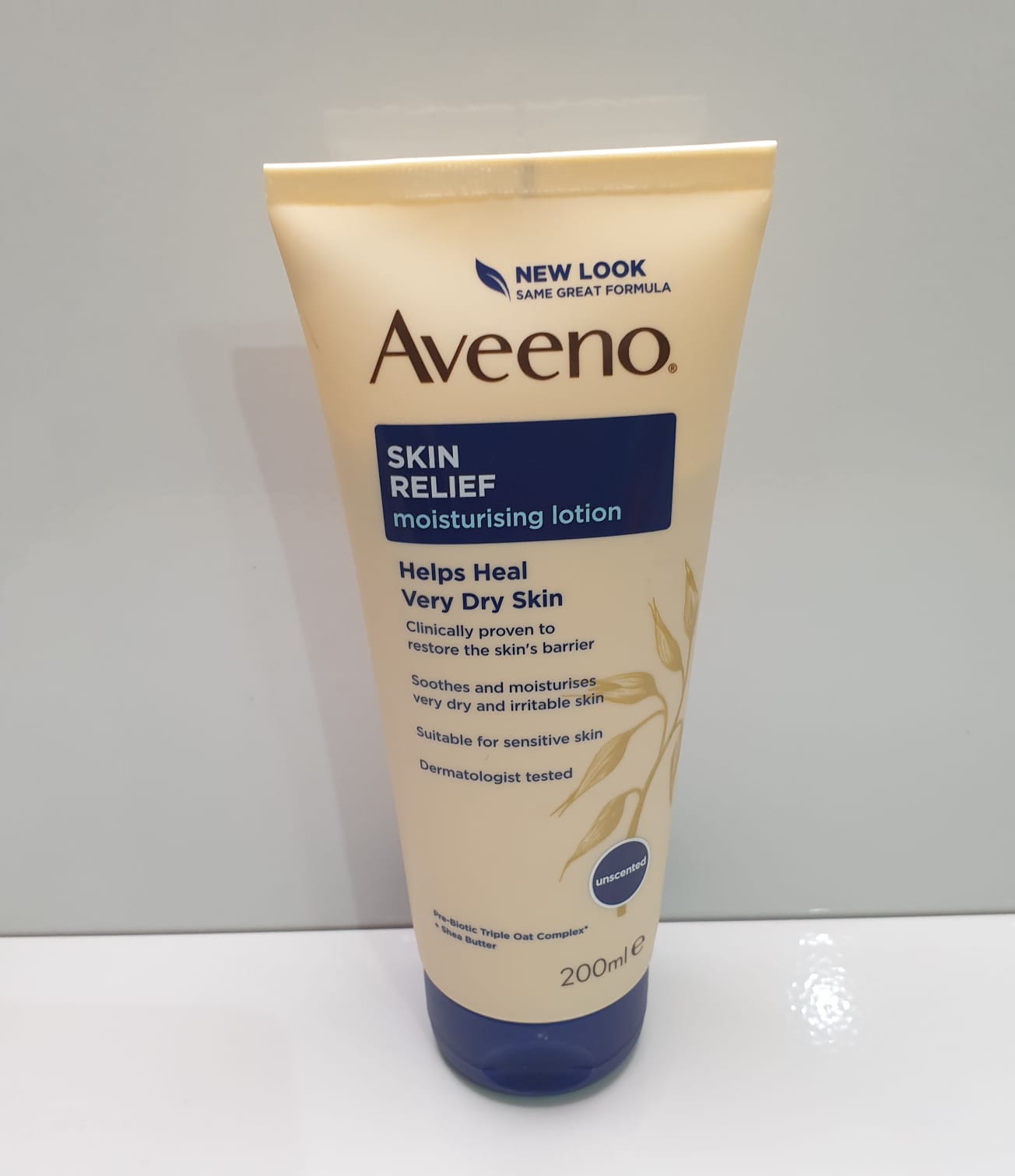 Aveeno Skin Relief Moisturising Lotion – Unscented, For Very Dry & Sensitive Skin (200ml)
