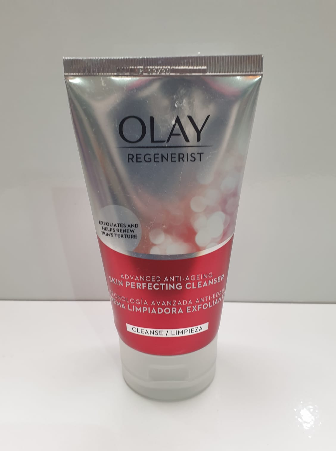 Olay Regenerist Skin Perfecting Cleanser – Advanced Anti-Ageing Exfoliating Cleanser (150ml)