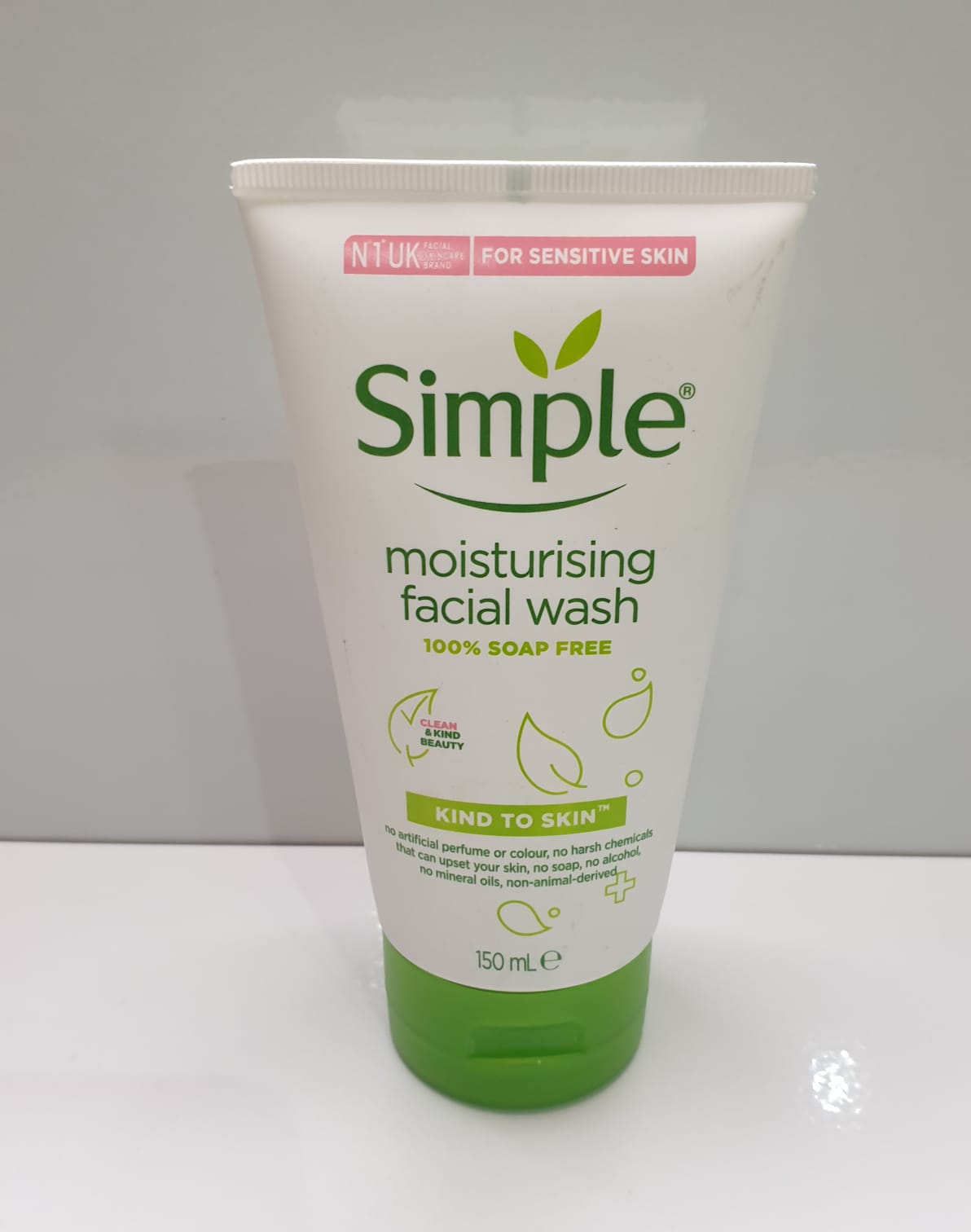 Simple Moisturising Facial Wash – 100% Soap Free (150ml, For Sensitive Skin)